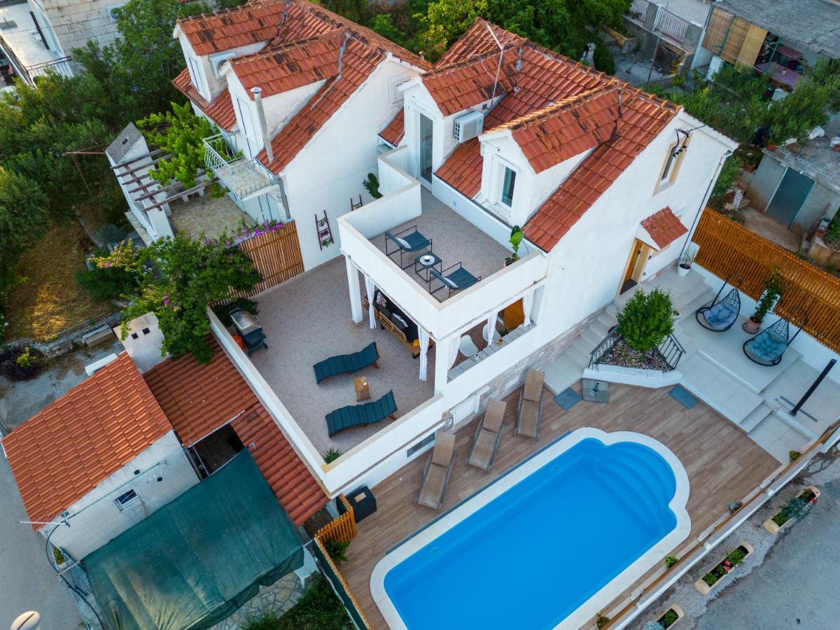 Villa Oasis With Private Pool Milna  Extérieur photo